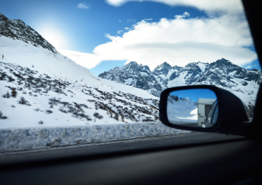 Voiture dans la neige