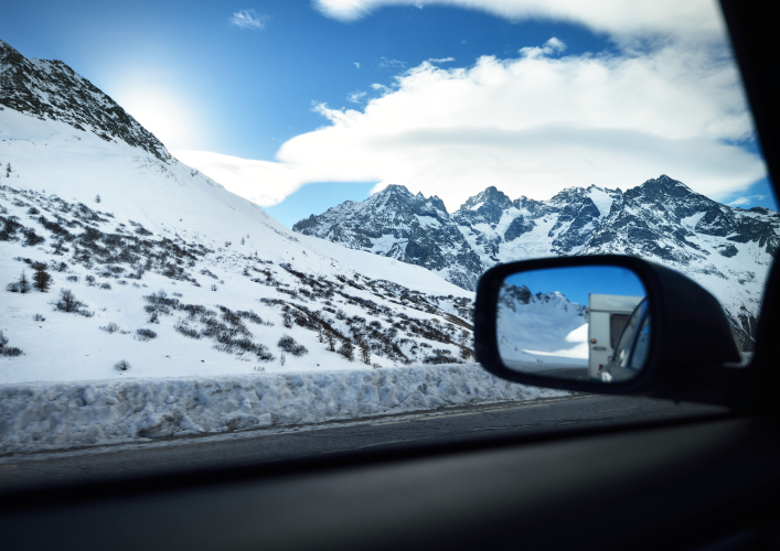 Voiture dans la neige